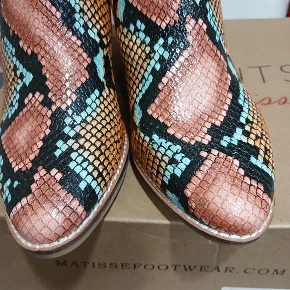 NWB COCONUTS BY MATISSE TRADER SNAKE PRINT BOOTIES, 6M - Picture 6 of 13